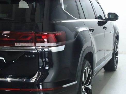 Used 2024 Volkswagen Atlas SEL Premium R-Line image 51