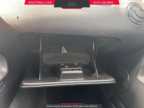 Used 2007 Pontiac Solstice Convertible 2D w/ Premium Package image 29