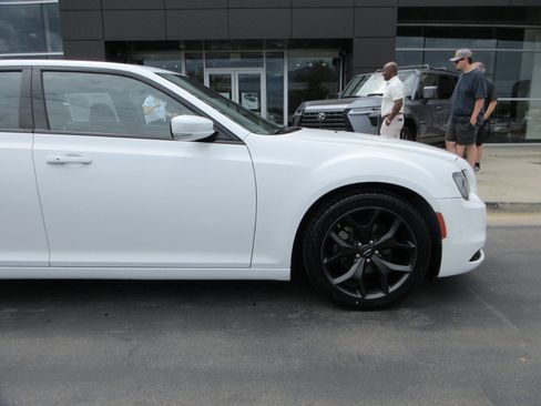 Used 2022 Chrysler 300 S RWD image 12