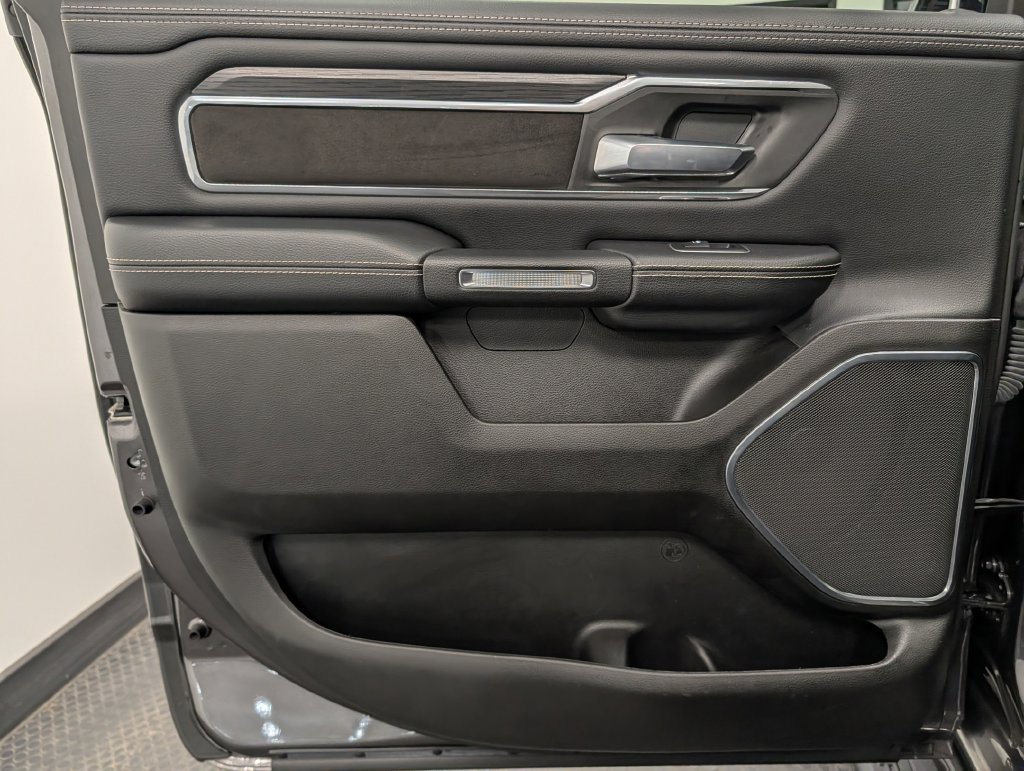 Used 2024 RAM 1500 Laramie AWD/4WD image 23