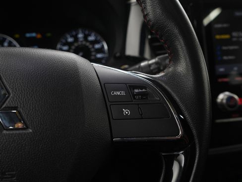 Used 2020 Mitsubishi Outlander LE AWD/4WD image 24