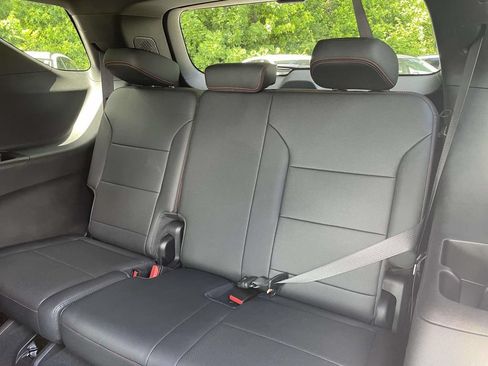 Used 2024 Chevrolet Traverse RS FWD image 12