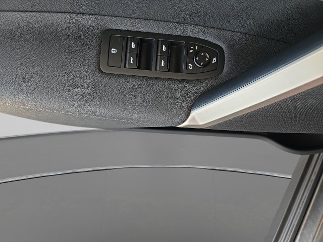 Used 2024 BMW iX xDrive50 w/ Premium Package AWD/4WD image 28