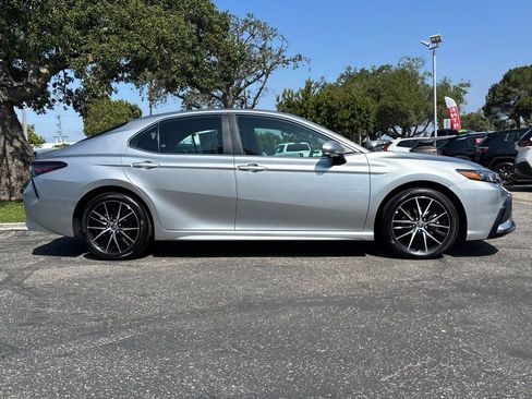 Used 2024 Toyota Camry SE FWD image 2