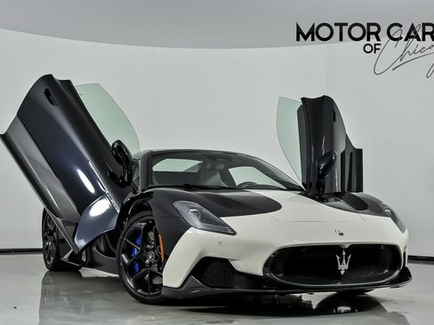 Used 2023 Maserati MC20 Spyder image 1