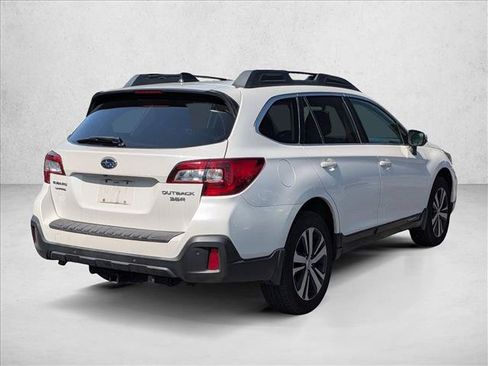 Used 2018 Subaru Outback 3.6R Limited AWD/4WD image 7