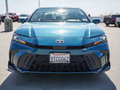Certified 2025 Toyota Camry SE image 2