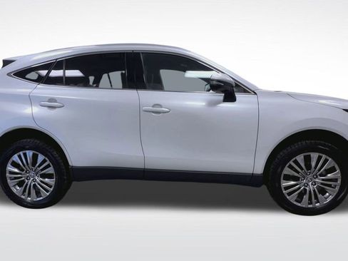 Used 2023 Toyota Venza XLE image 9