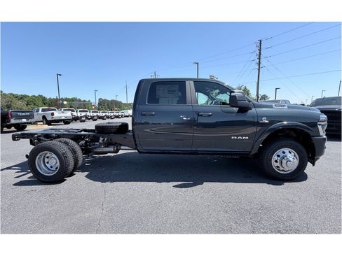 New 2026 RAM 3500 Big Horn AWD/4WD image 4