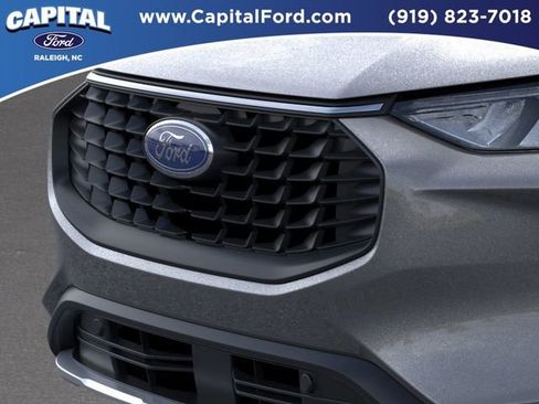New 2025 Ford Escape SE FWD image 17