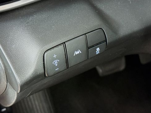 Used 2023 Hyundai Elantra SEL image 9