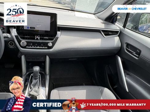 Used 2024 Toyota Corolla Cross AWD Hybrid w/ Moonroof Package image 17