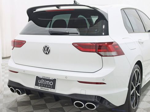 Used 2022 Volkswagen Golf R image 9