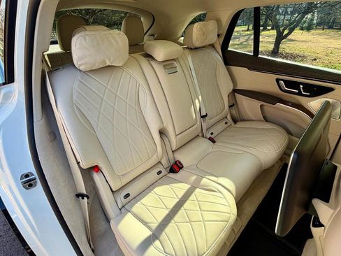Used 2023 Mercedes-Benz EQS 580 4MATIC SUV w/ Acoustic Comfort Package image 28