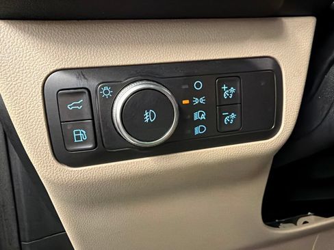 Certified 2020 Ford Escape Titanium AWD/4WD image 24