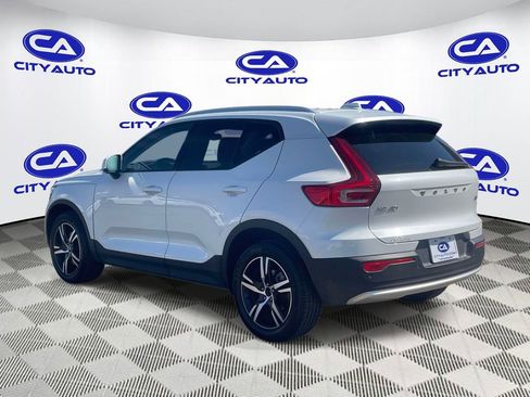 Used 2023 Volvo XC40 B5 Core AWD/4WD image 6