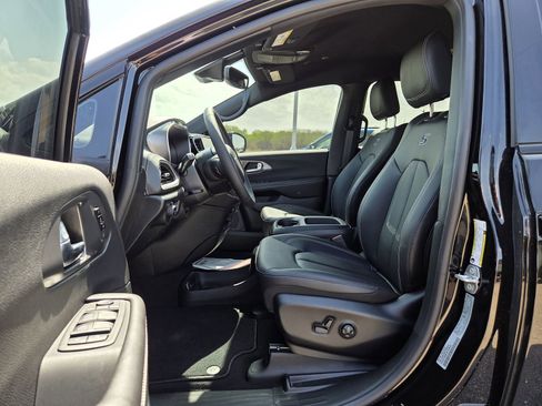 New 2026 Chrysler Pacifica Select FWD image 12