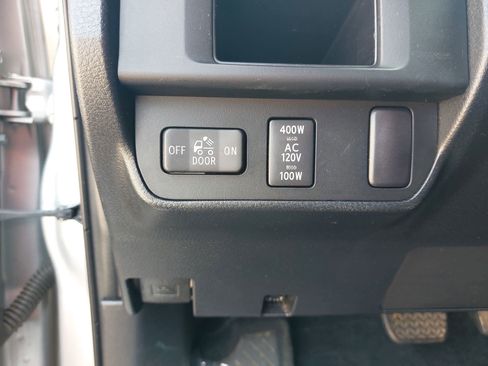 Used 2016 Toyota Tacoma TRD Off-Road w/ Premium & Technology Package image 26