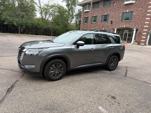 Used 2022 Nissan Pathfinder SV AWD/4WD image 4