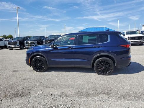 Used 2022 Mitsubishi Outlander SE image 7