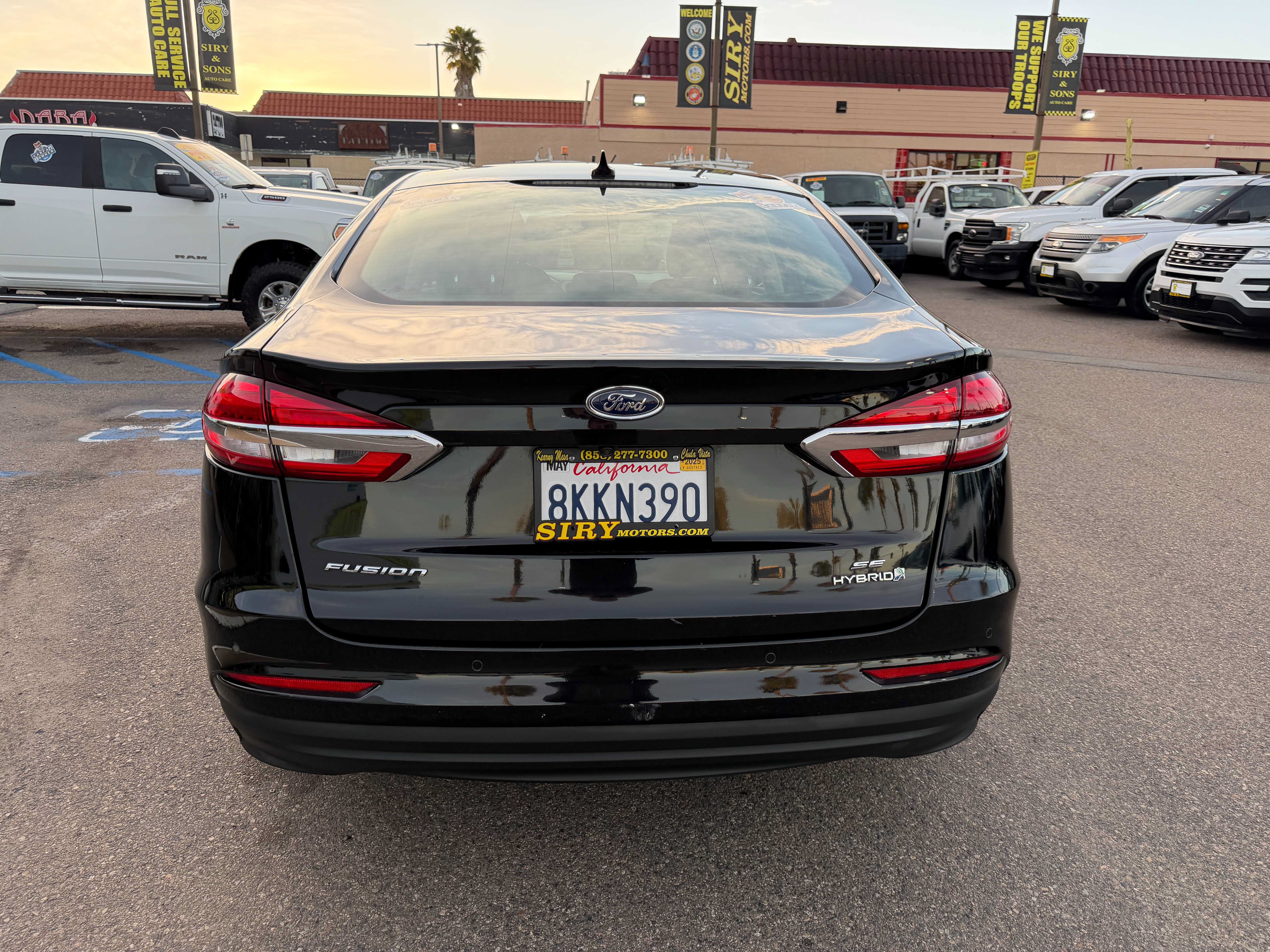 Used 2019 Ford Fusion SE FWD image 4