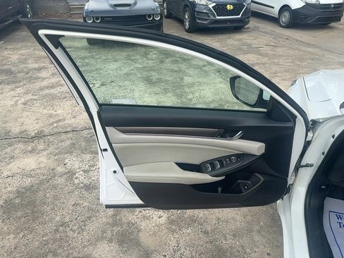 Used 2018 Honda Accord LX image 12