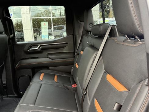 Used 2024 GMC Sierra 1500 AT4 w/ Technology Package AWD/4WD image 19