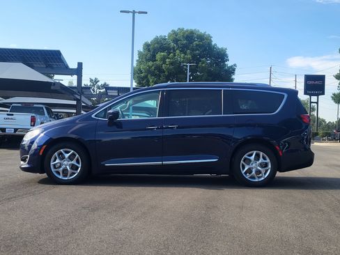 Used 2017 Chrysler Pacifica Touring-L Plus w/ Advanced Safetytec Group FWD image 4