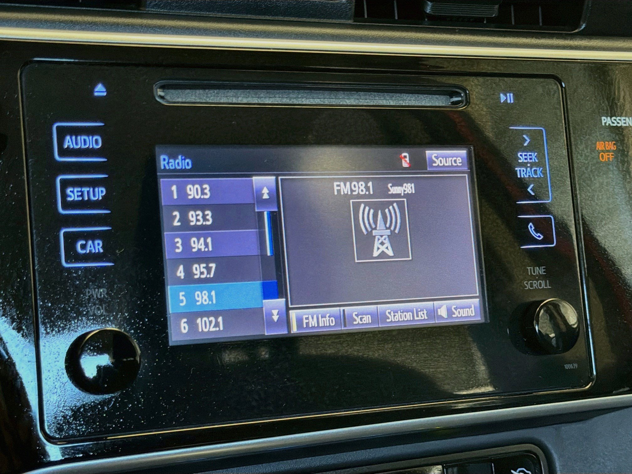 Used 2017 Toyota Corolla LE FWD image 9