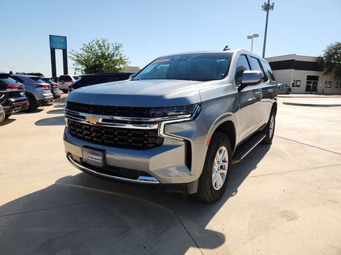 Used 2024 Chevrolet Tahoe LS RWD image 3