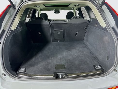 Used 2025 Volvo XC60 B5 Plus image 29