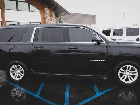 Used 2018 Chevrolet Suburban LT image 31