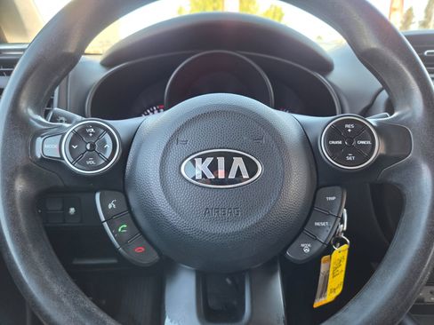 Used 2016 Kia Soul + FWD image 18