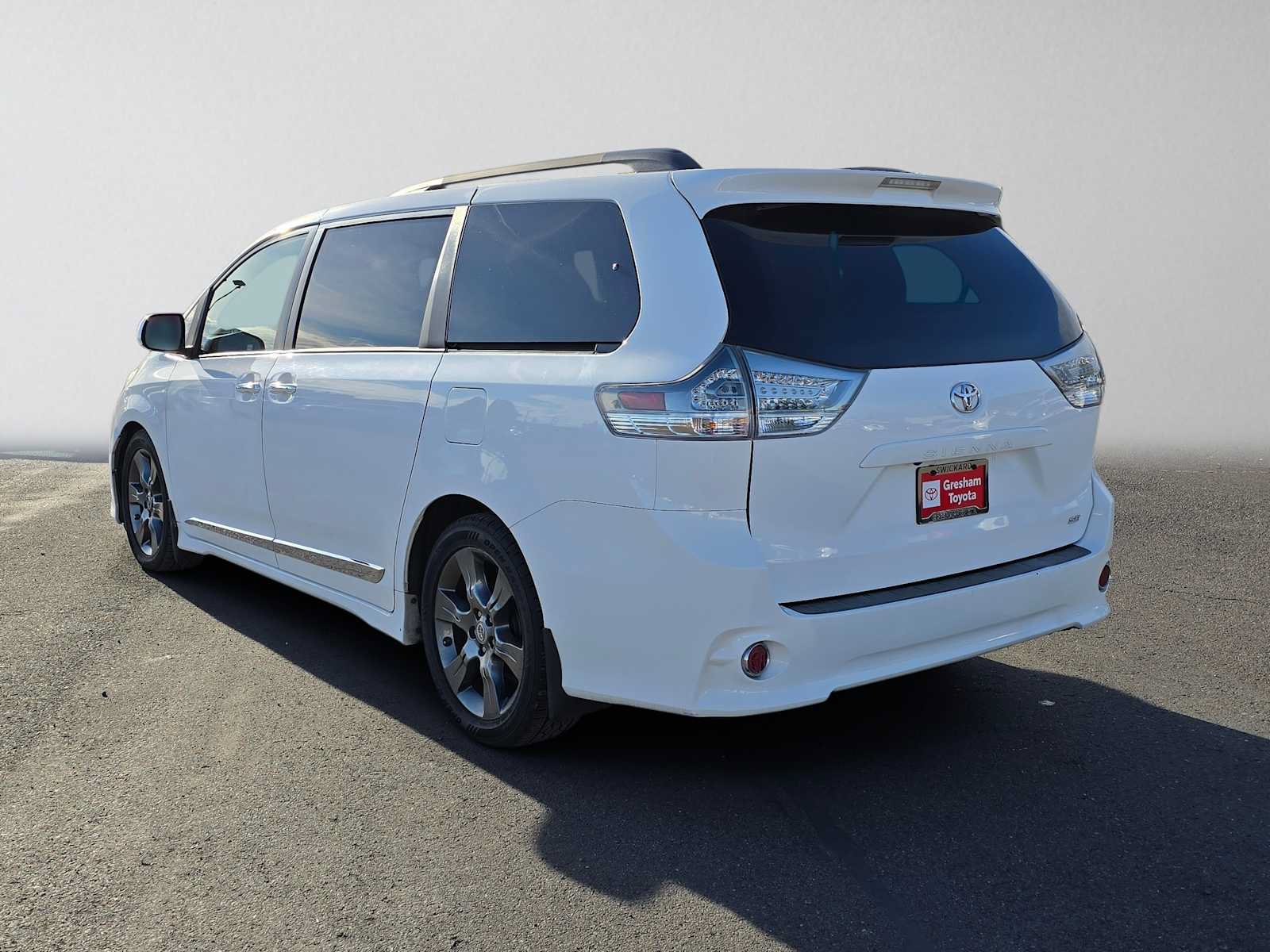Used 2016 Toyota Sienna SE w/ SE Preferred Package FWD image 6