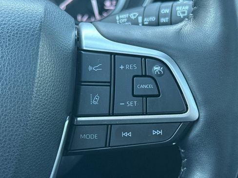 Certified 2022 Toyota Highlander Platinum image 29