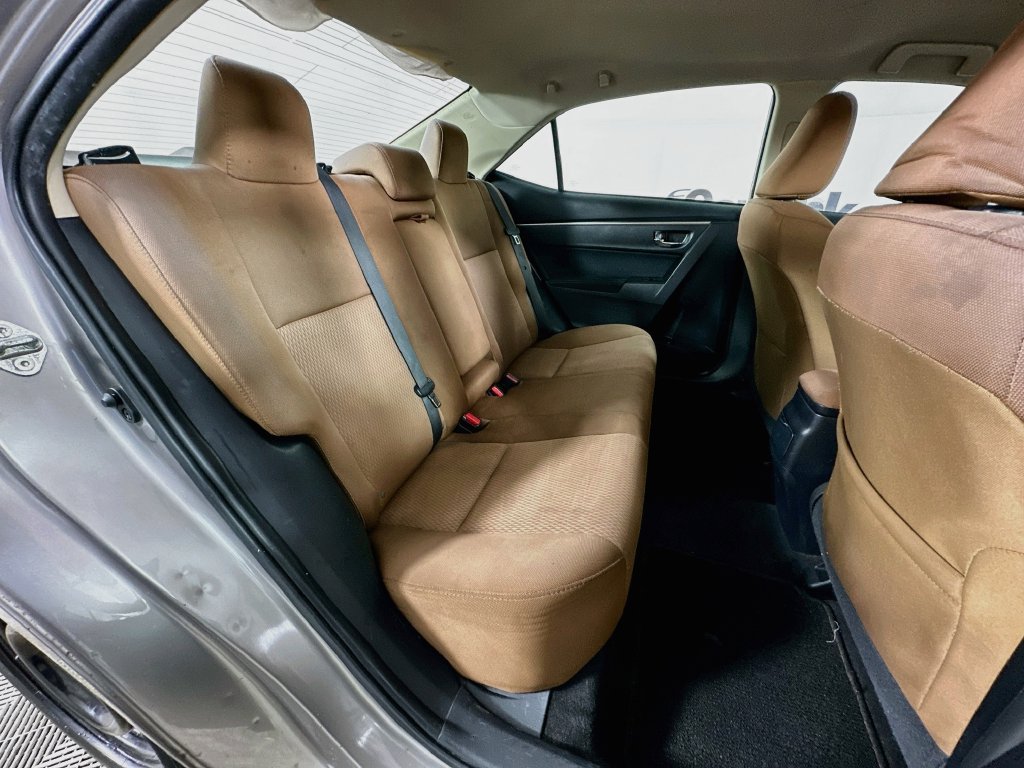Used 2015 Toyota Corolla LE FWD image 29
