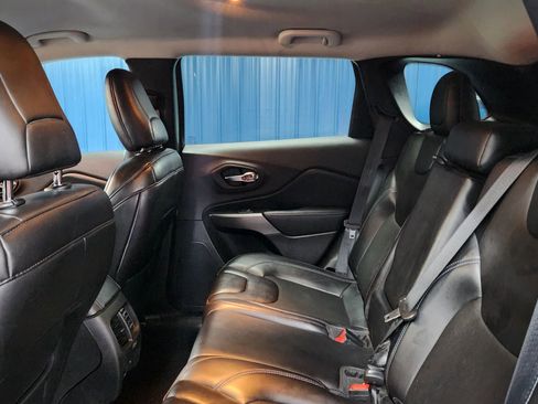 Used 2020 Jeep Cherokee Latitude Plus w/ Cold Weather Group image 16