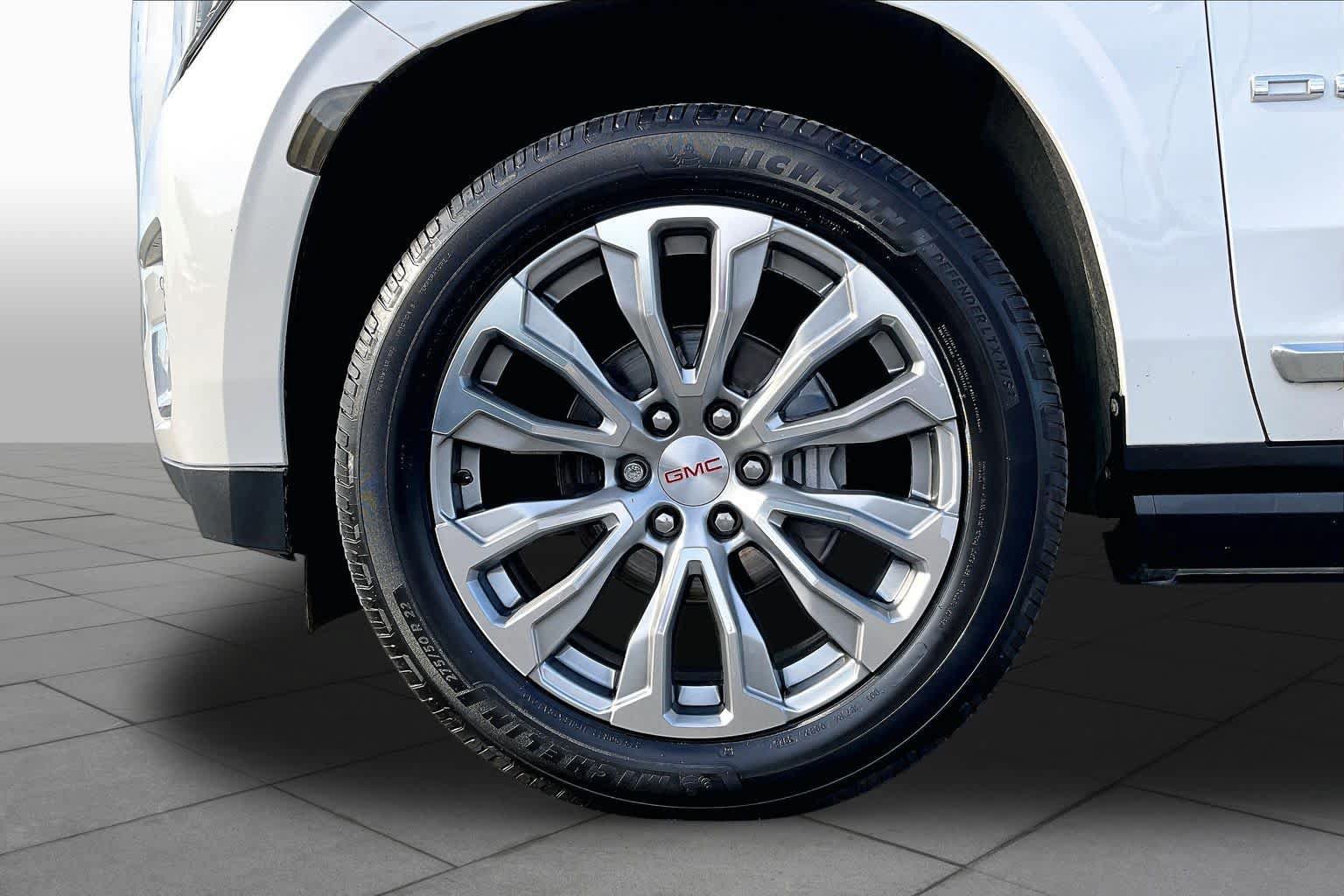 Used 2022 GMC Yukon XL Denali RWD image 11