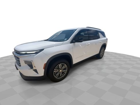 Used 2026 Chevrolet Traverse LT w/ Driver Confidence Package FWD image 4