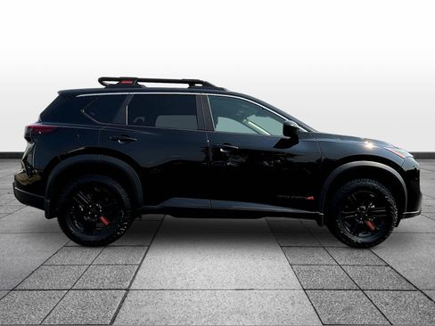 Certified 2026 Nissan Rogue SV AWD/4WD image 4