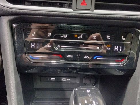 New 2026 Volkswagen Taos SEL image 27