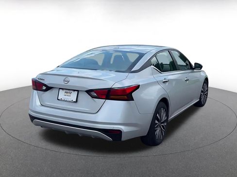 Used 2025 Nissan Altima 2.5 SV FWD image 12