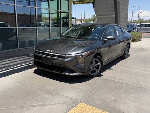 Used 2025 Kia K4 FWD image 2