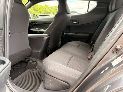 Used 2018 Toyota C-HR XLE FWD image 16