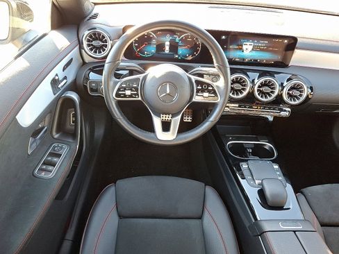 Used 2023 Mercedes-Benz CLA 250 4MATIC image 4