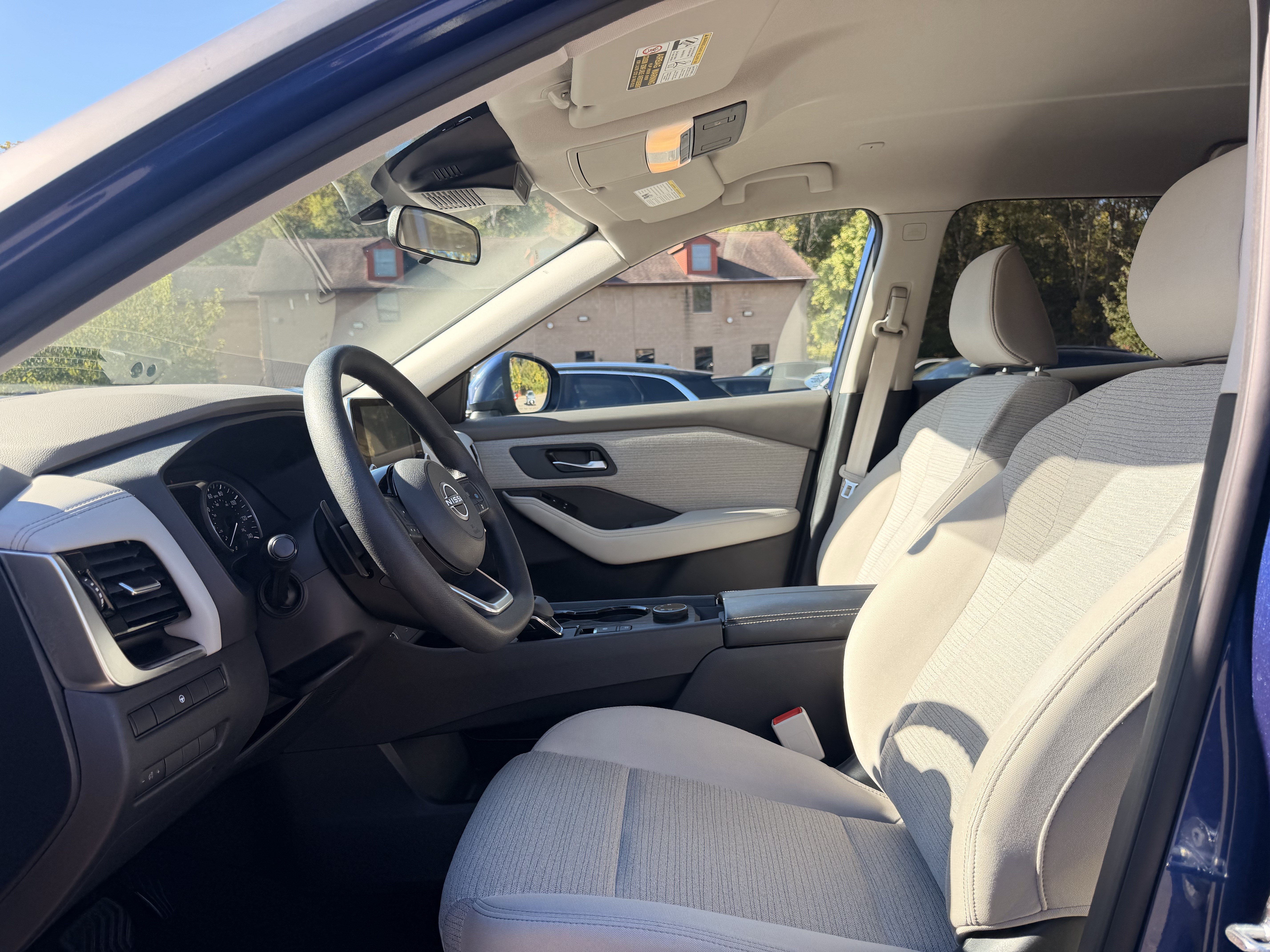 Used 2023 Nissan Rogue SV AWD/4WD image 13