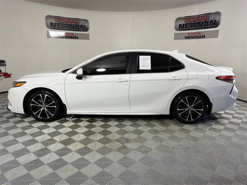 Used 2019 Toyota Camry SE image 7