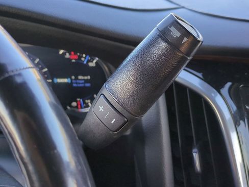 Used 2020 Cadillac Escalade Premium Luxury image 35