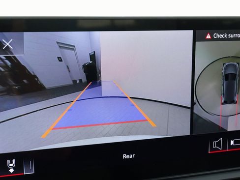 Used 2024 Audi Q5 e Premium Plus w/ Premium Plus Package image 63