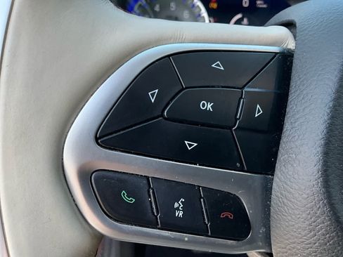 Used 2018 Chrysler Pacifica Limited FWD image 21